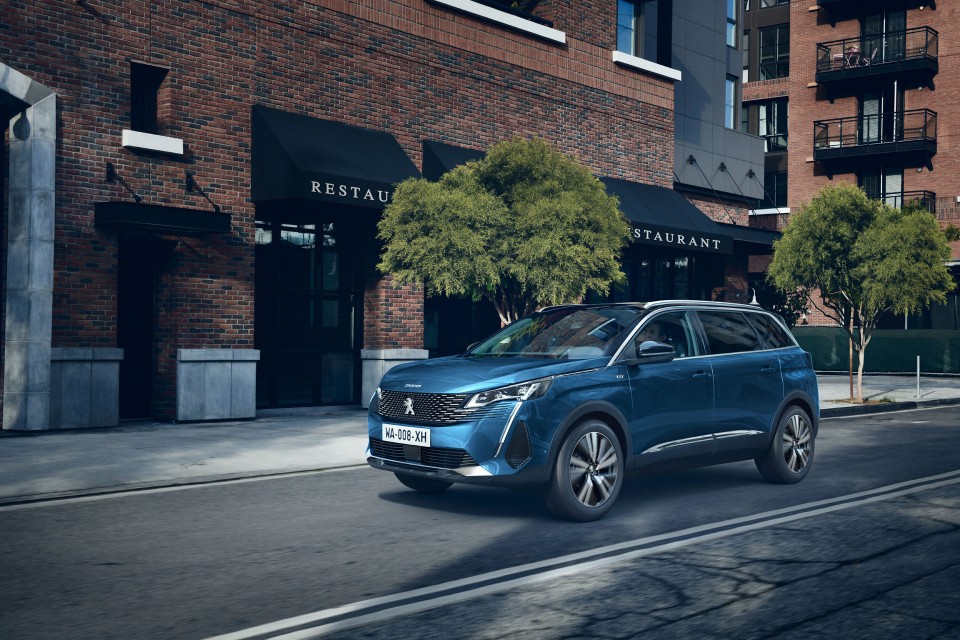 Photo Peugeot 5008 II GT Bleu Célèbes restylée (2020)