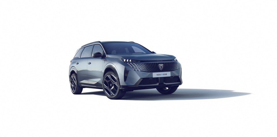 Photo officielle 3/4 avant Peugeot 5008 III (2024)