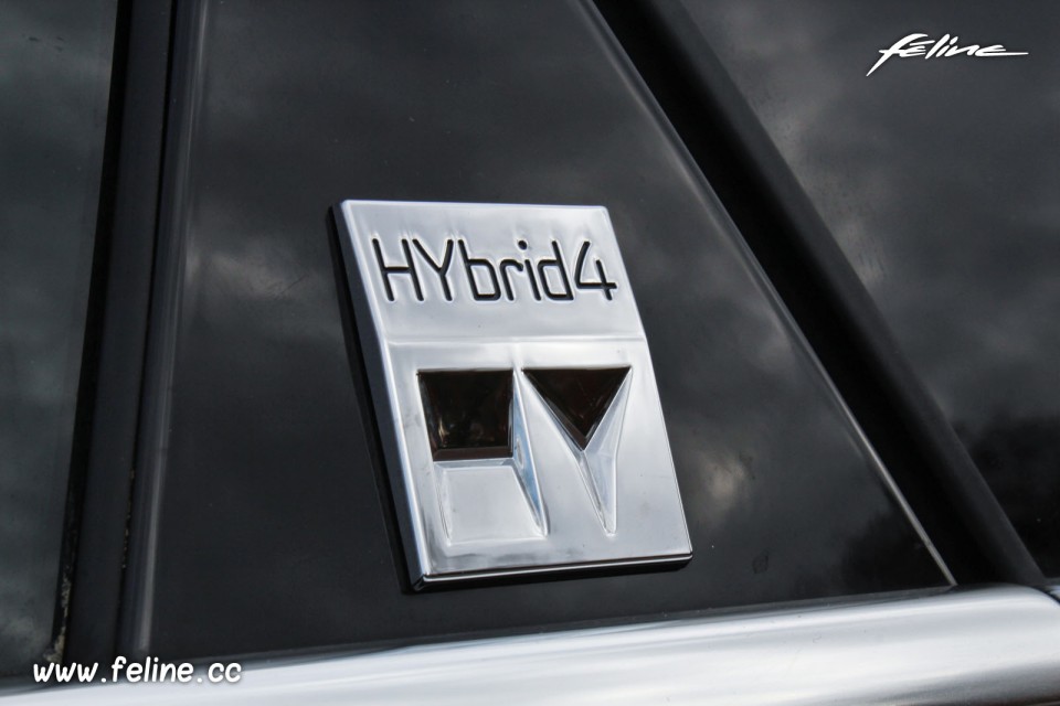 Photo logo HYbrid4 Peugeot 508 RXH I phase 2 Gris Haria 2.0 HDi