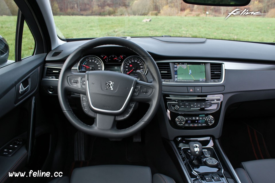 Photo volant cuir Peugeot 508 RXH I phase 2 Gris Haria 2.0 HDi H