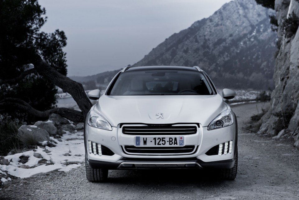 Photo face avant Peugeot 508 RXH I Blanc Nacré - 2-014