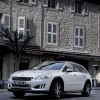 Photo officielle 3/4 avant village Peugeot 508 RXH I Blanc Nacré - 2-023