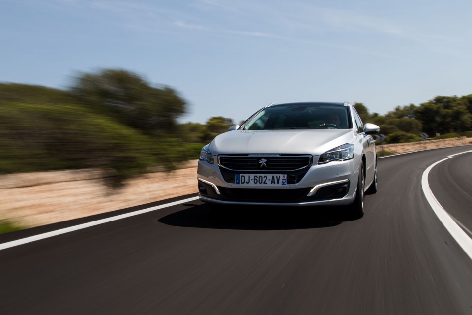 Photo officielle Peugeot 508 SW restylée Gris Aluminium - Essai