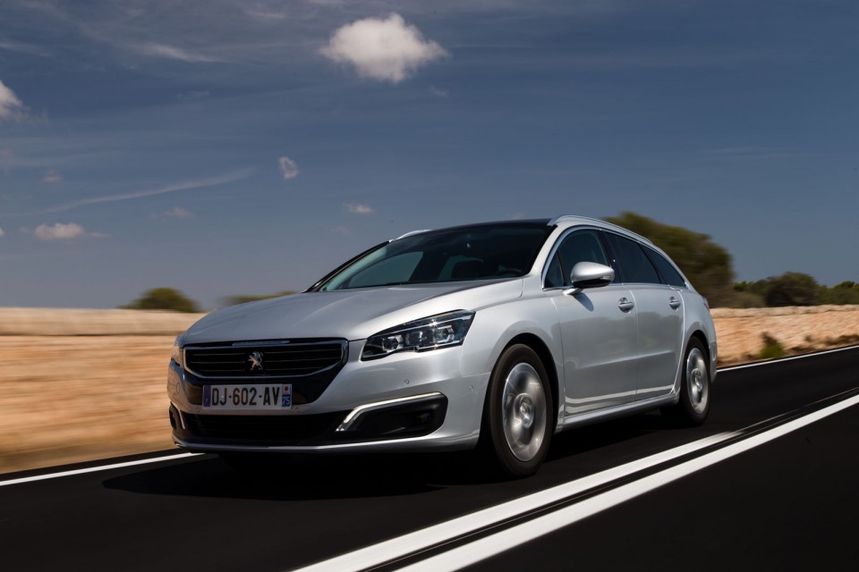 Photo officielle Peugeot 508 SW restylée Gris Aluminium - Essai