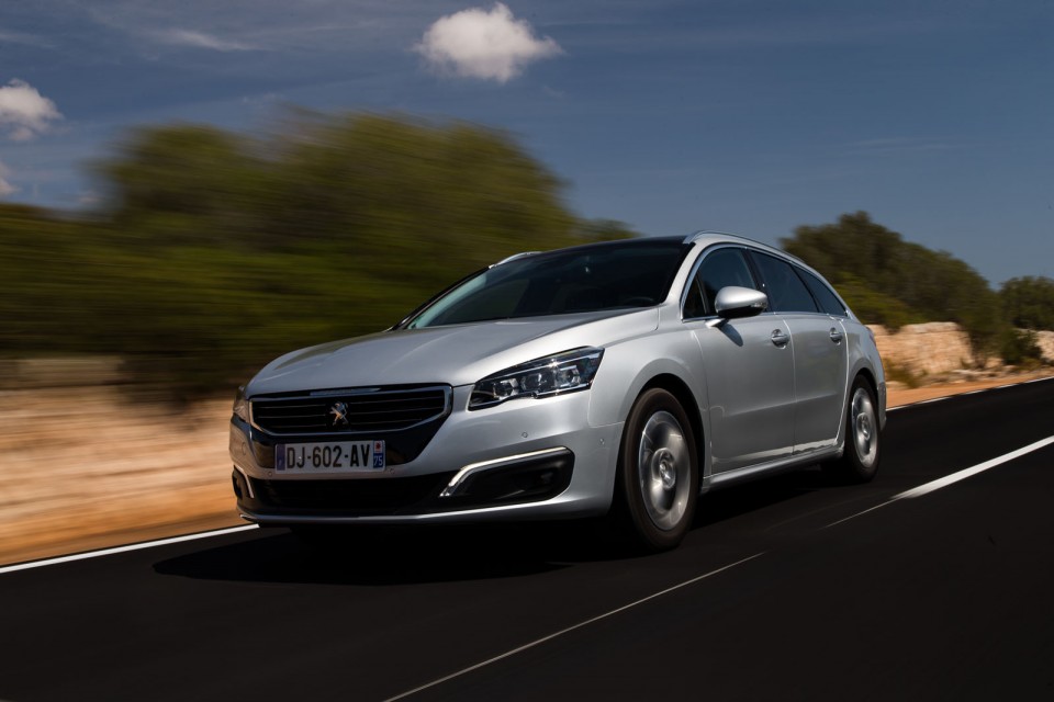 Photo officielle Peugeot 508 SW restylée Gris Aluminium - Essai