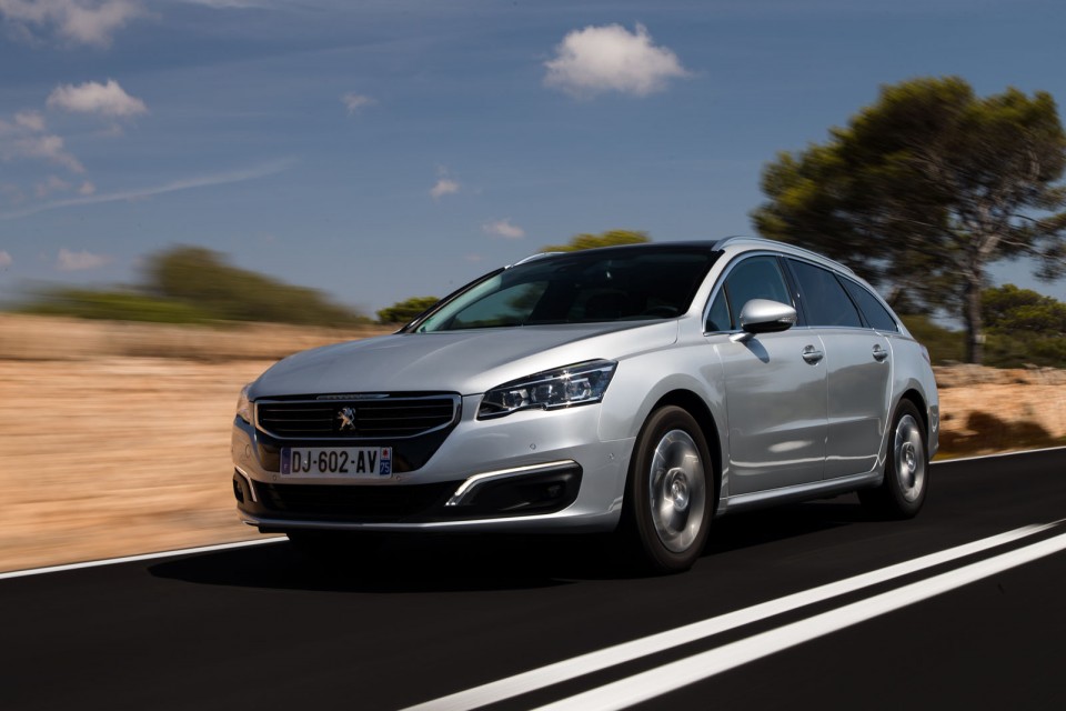 Photo officielle Peugeot 508 SW restylée Gris Aluminium - Essai