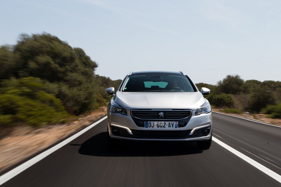 Photo officielle Peugeot 508 SW restylée Gris Aluminium - Essai