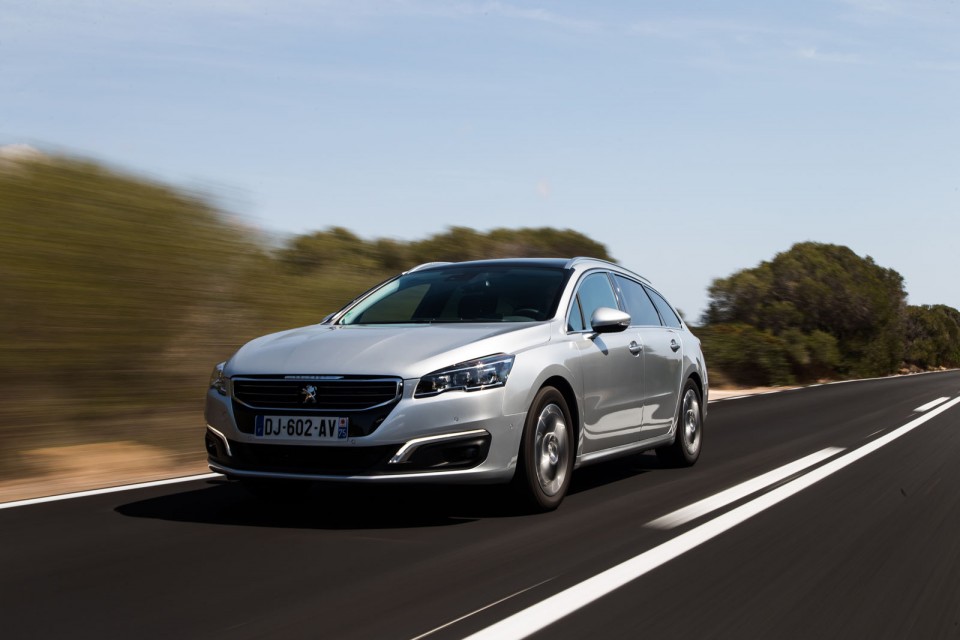 Photo officielle Peugeot 508 SW restylée Gris Aluminium - Essai