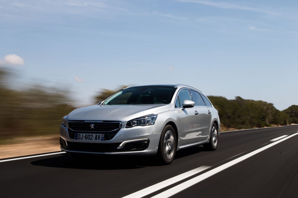 Photo officielle Peugeot 508 SW restylée Gris Aluminium - Essai