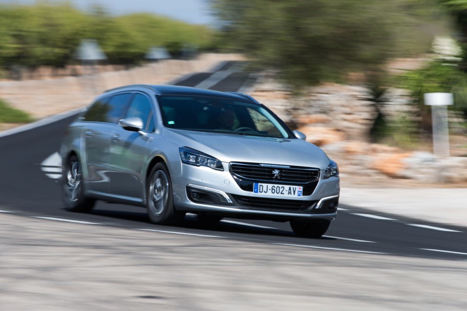 Photo officielle Peugeot 508 SW restylée Gris Aluminium - Essai