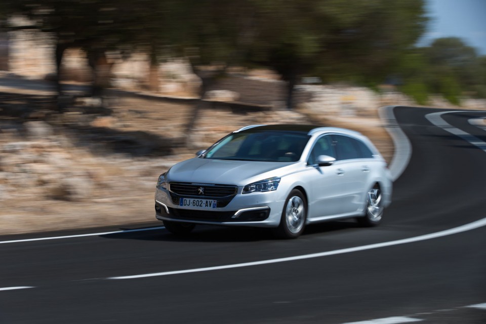Photo officielle Peugeot 508 SW restylée Gris Aluminium - Essai
