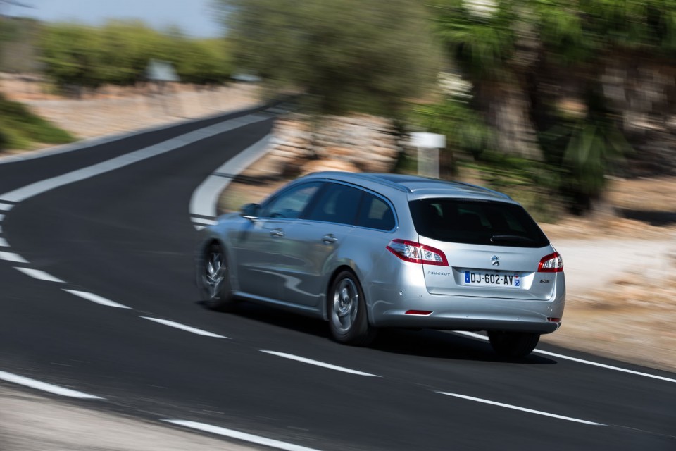 Photo officielle Peugeot 508 SW restylée Gris Aluminium - Essai