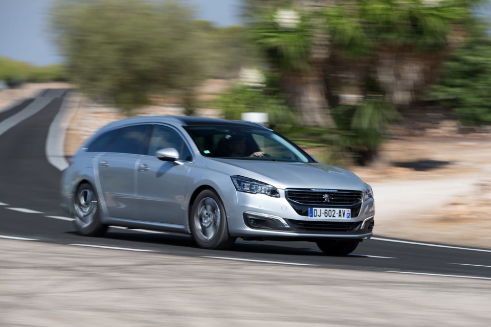 Photo officielle Peugeot 508 SW restylée Gris Aluminium - Essai