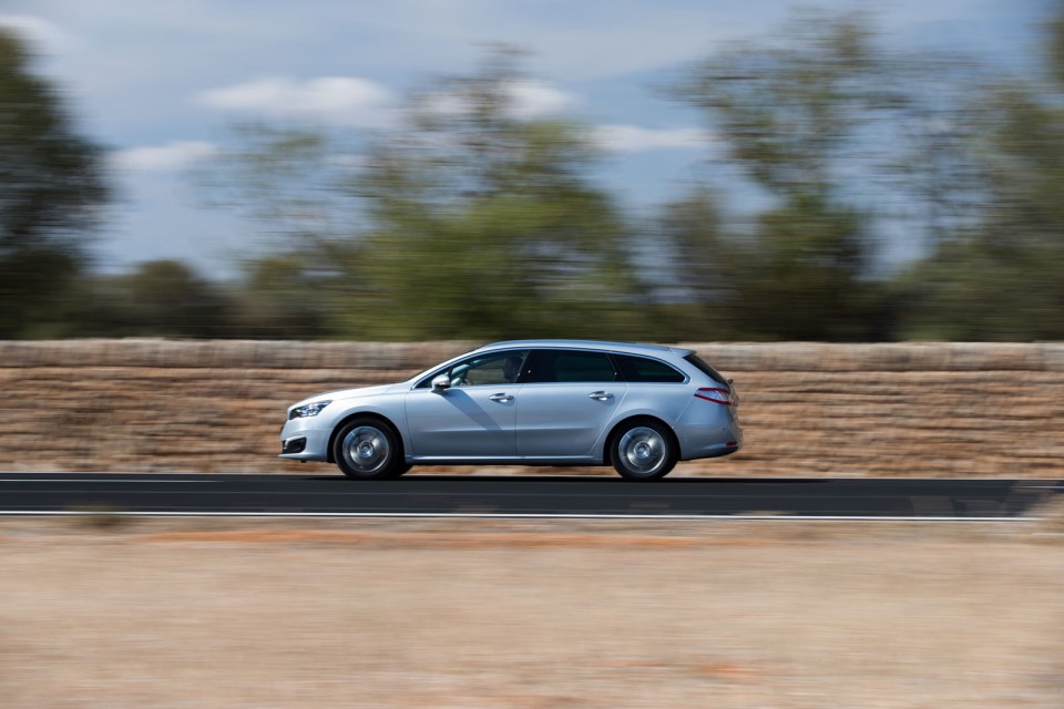 Photo officielle Peugeot 508 SW restylée Gris Aluminium - Essai