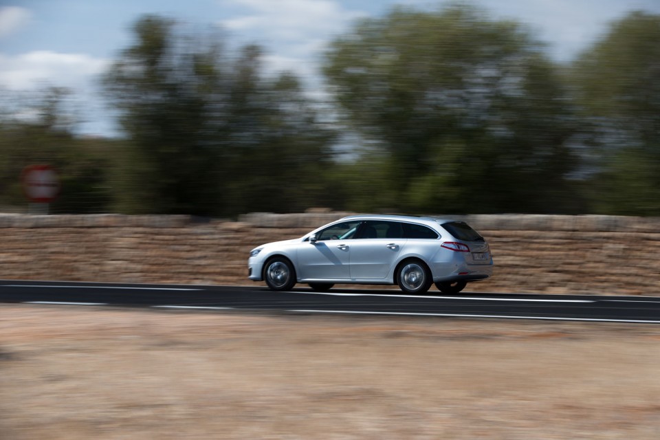 Photo officielle Peugeot 508 SW restylée Gris Aluminium - Essai