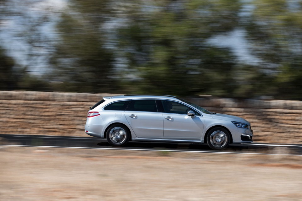 Photo officielle Peugeot 508 SW restylée Gris Aluminium - Essai