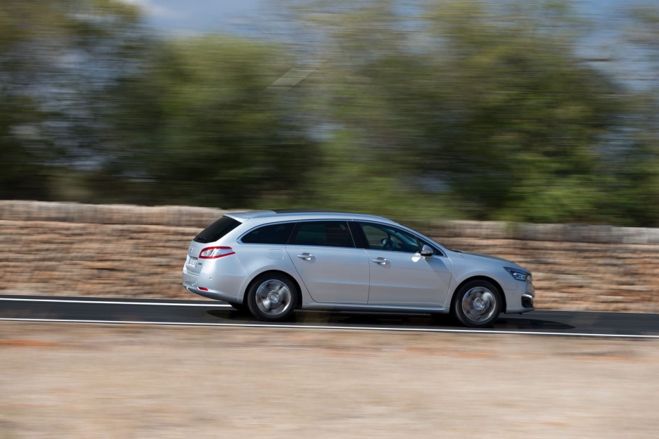 Photo officielle Peugeot 508 SW restylée Gris Aluminium - Essai