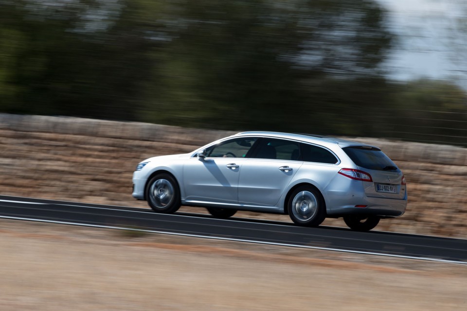 Photo officielle Peugeot 508 SW restylée Gris Aluminium - Essai
