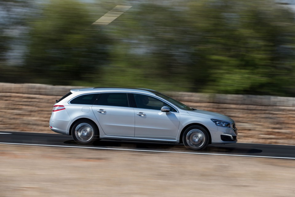 Photo officielle Peugeot 508 SW restylée Gris Aluminium - Essai