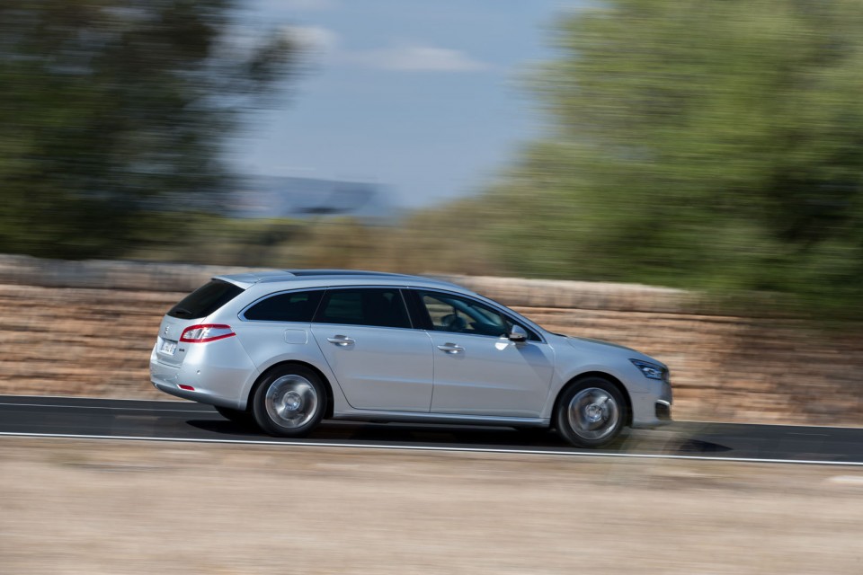 Photo officielle Peugeot 508 SW restylée Gris Aluminium - Essai