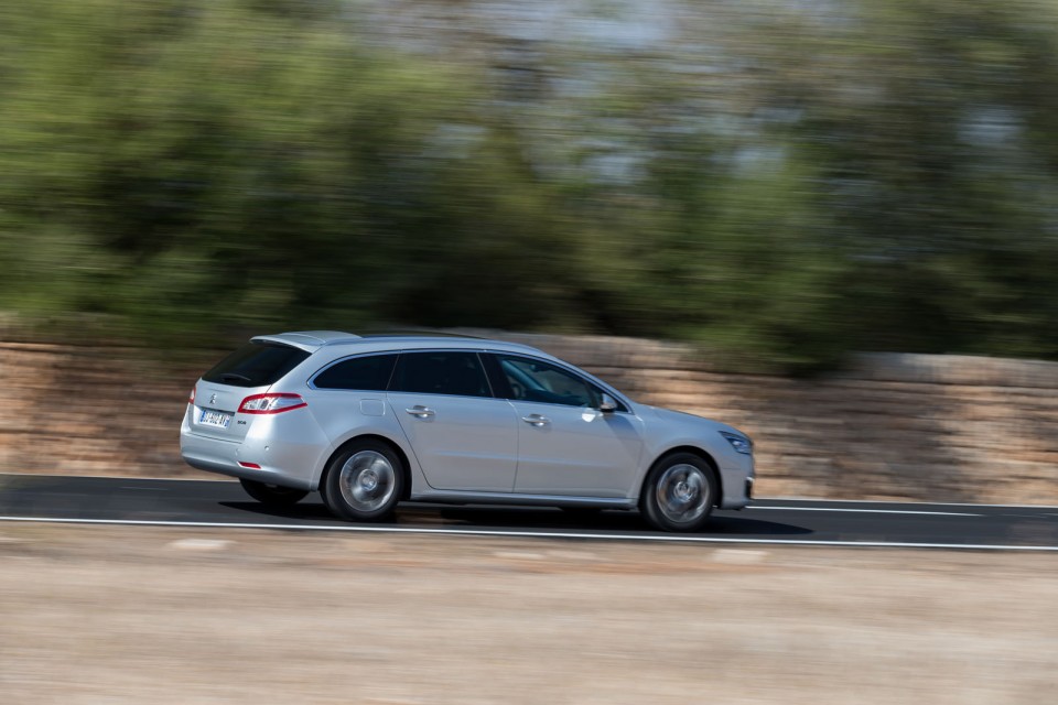 Photo officielle Peugeot 508 SW restylée Gris Aluminium - Essai
