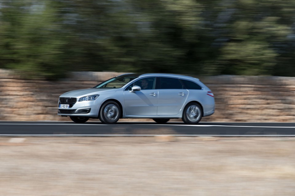 Photo officielle Peugeot 508 SW restylée Gris Aluminium - Essai