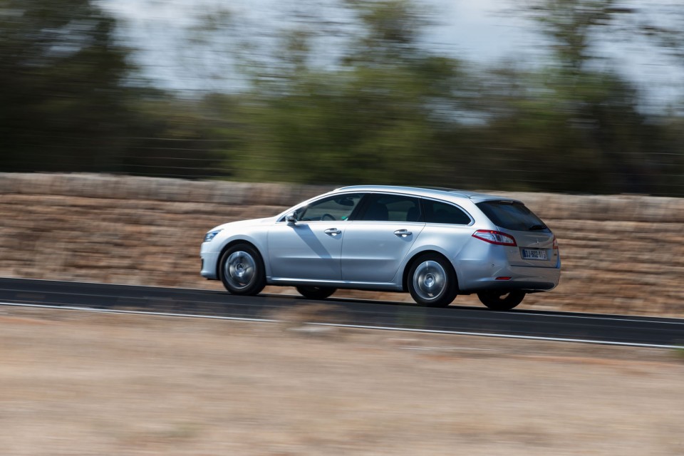 Photo officielle Peugeot 508 SW restylée Gris Aluminium - Essai