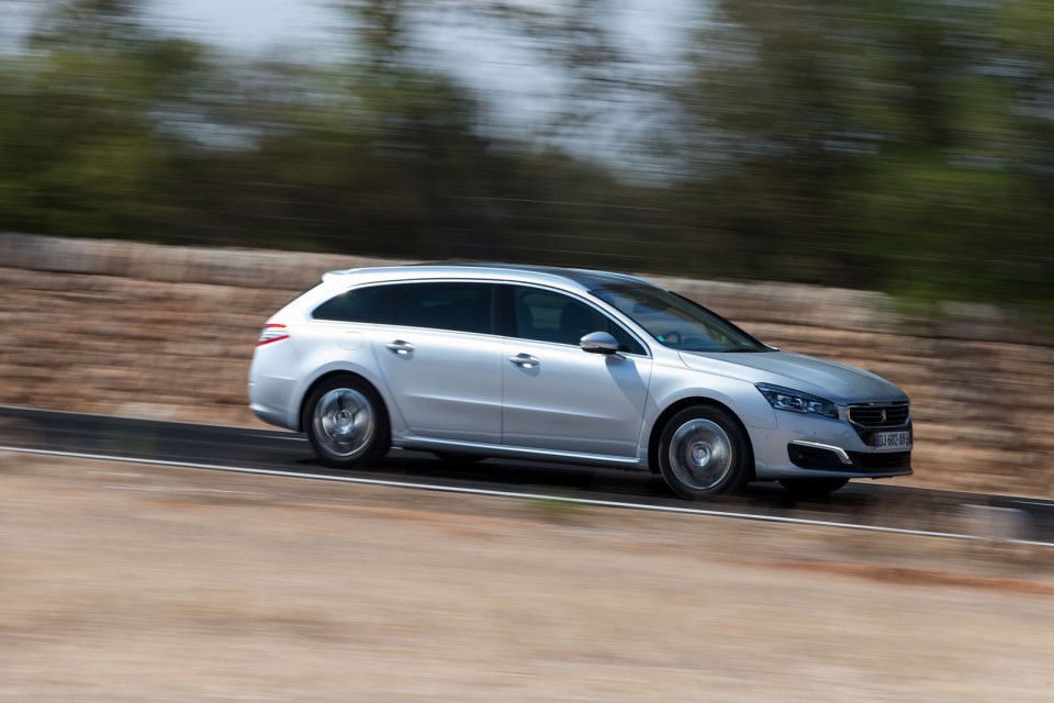 Photo officielle Peugeot 508 SW restylée Gris Aluminium - Essai