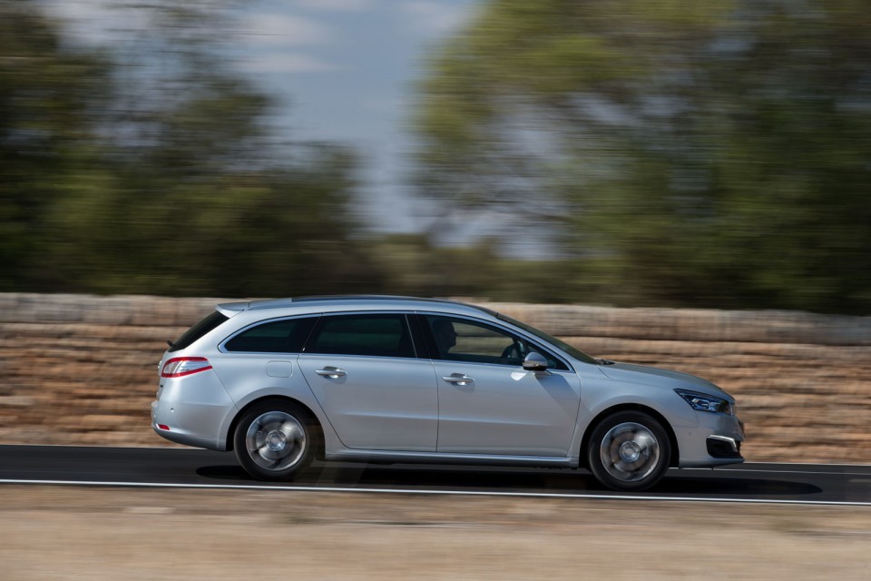 Photo officielle Peugeot 508 SW restylée Gris Aluminium - Essai