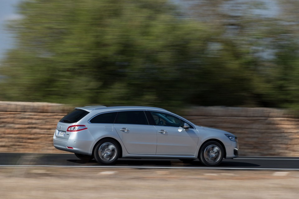 Photo officielle Peugeot 508 SW restylée Gris Aluminium - Essai