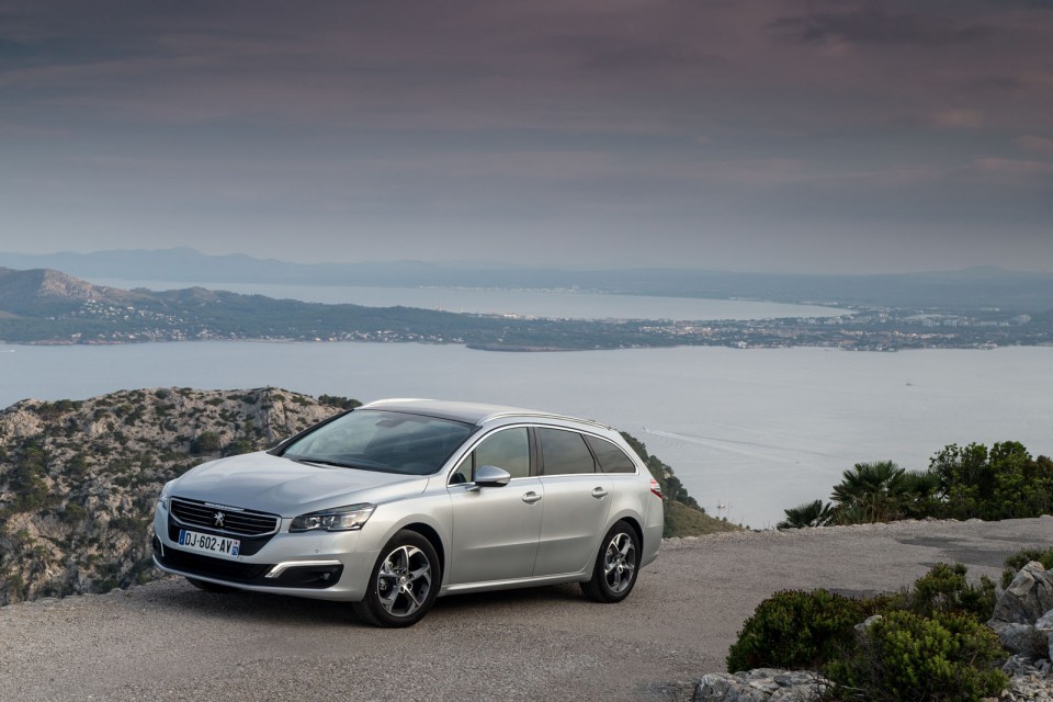 Photo officielle Peugeot 508 SW restylée Gris Aluminium - Essai