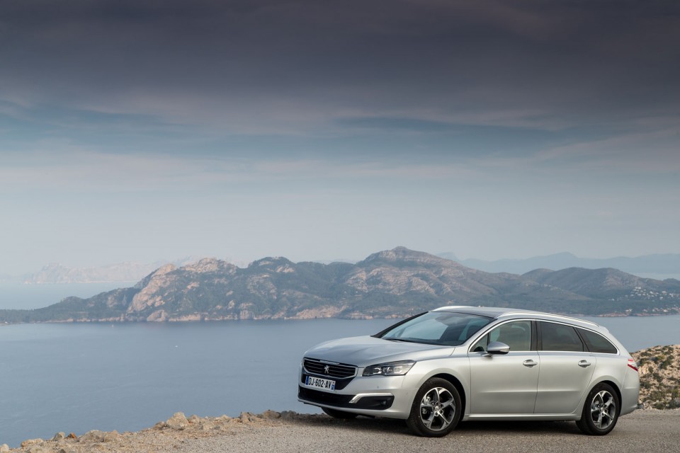 Photo officielle Peugeot 508 SW restylée Gris Aluminium - Essai