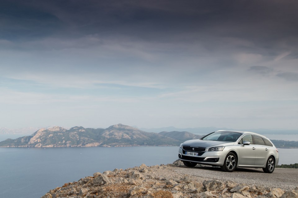 Photo officielle Peugeot 508 SW restylée Gris Aluminium - Essai