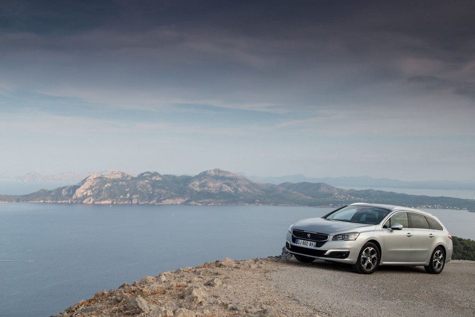 Photo officielle Peugeot 508 SW restylée Gris Aluminium - Essai