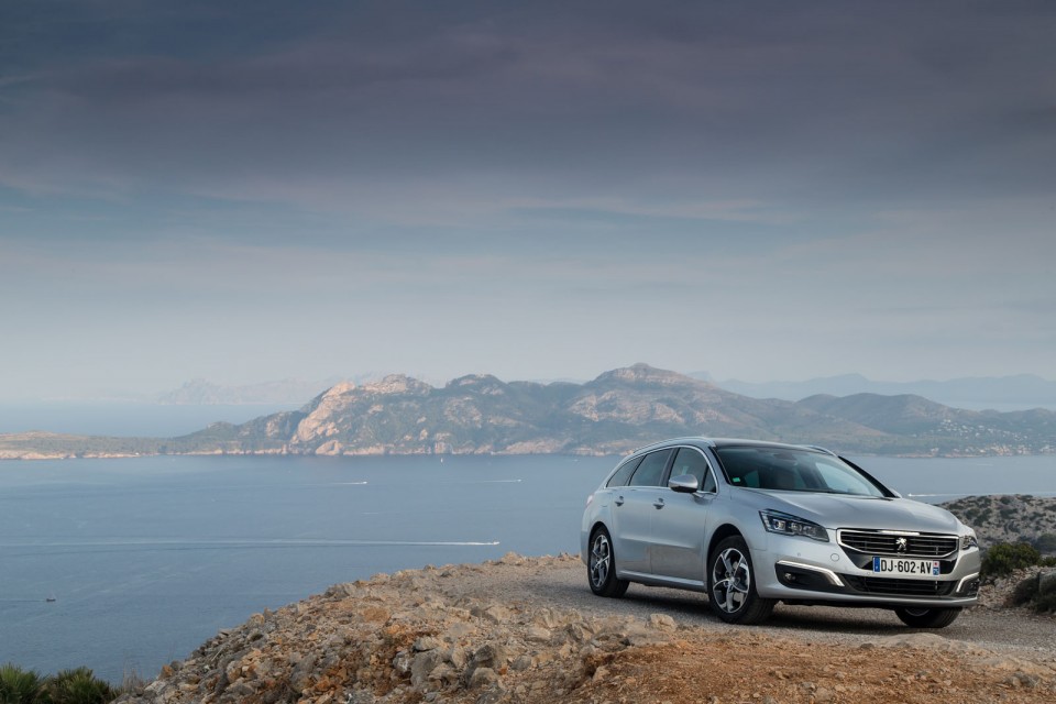Photo officielle Peugeot 508 SW restylée Gris Aluminium - Essai