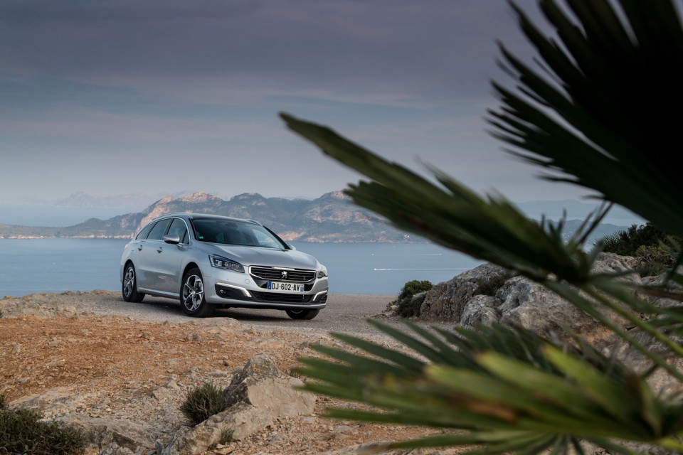 Photo officielle Peugeot 508 SW restylée Gris Aluminium - Essai