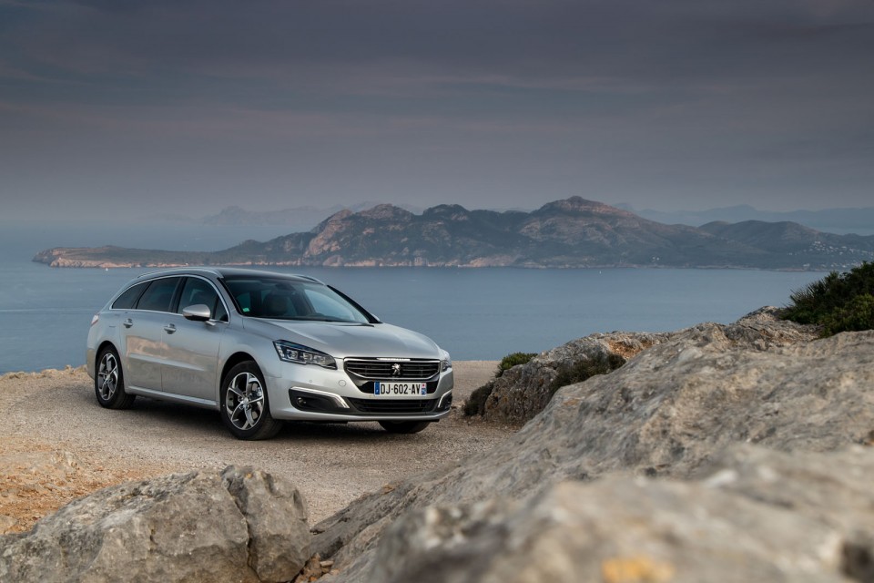 Photo officielle Peugeot 508 SW restylée Gris Aluminium - Essai