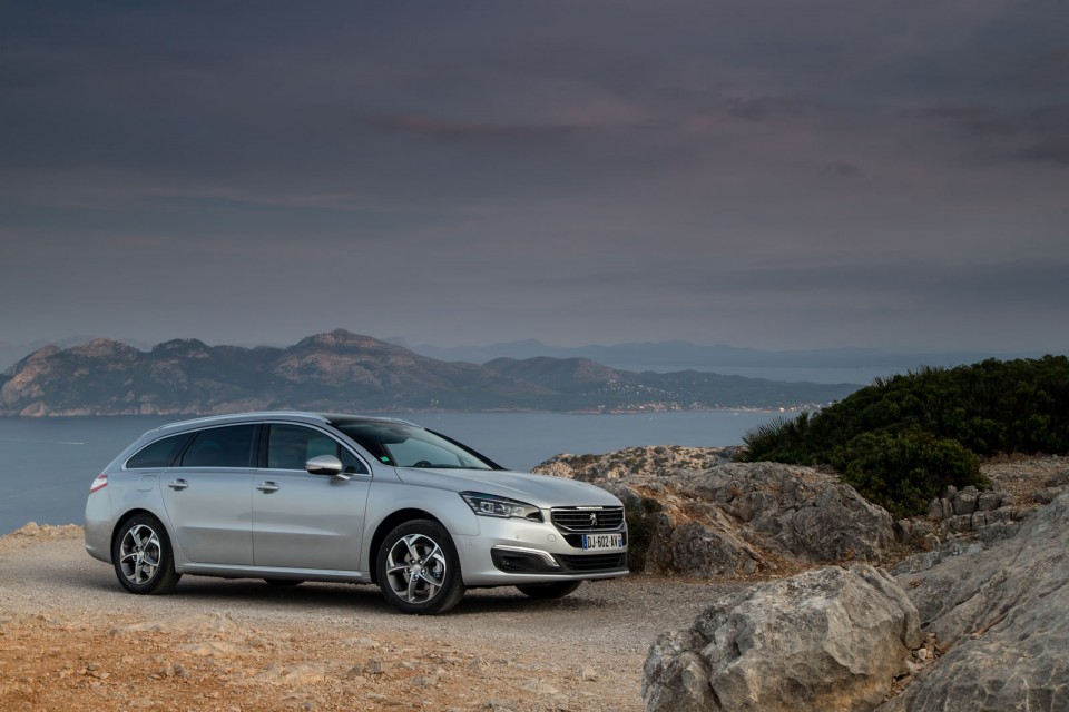 Photo officielle Peugeot 508 SW restylée Gris Aluminium - Essai