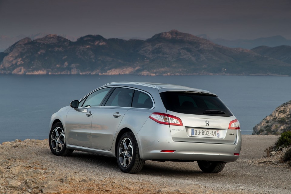 Photo officielle Peugeot 508 SW restylée Gris Aluminium - Essai