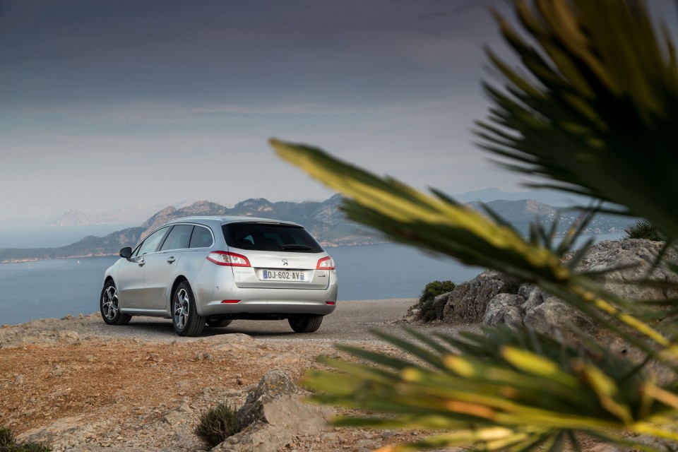 Photo officielle Peugeot 508 SW restylée Gris Aluminium - Essai