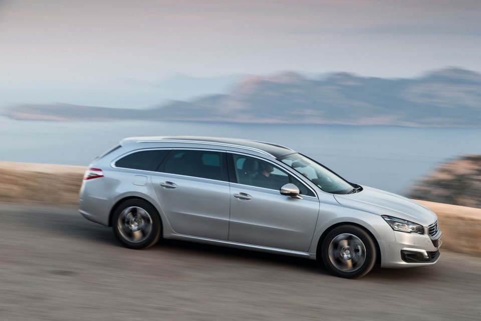 Photo officielle Peugeot 508 SW restylée Gris Aluminium - Essai