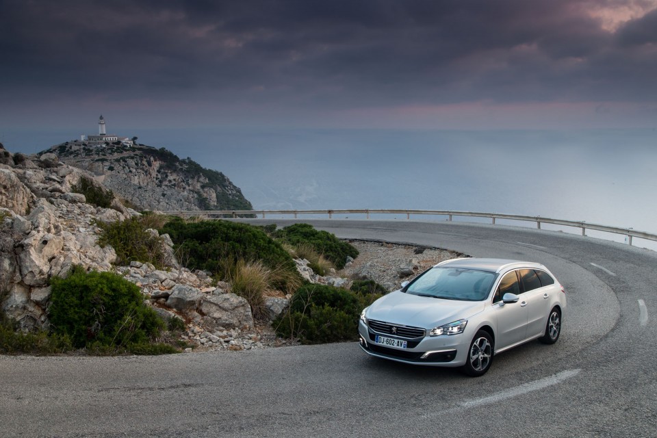 Photo officielle Peugeot 508 SW restylée Gris Aluminium - Essai