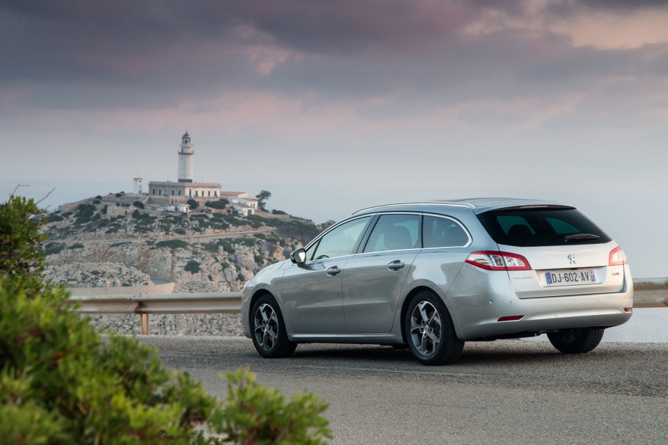 Photo officielle Peugeot 508 SW restylée Gris Aluminium - Essai