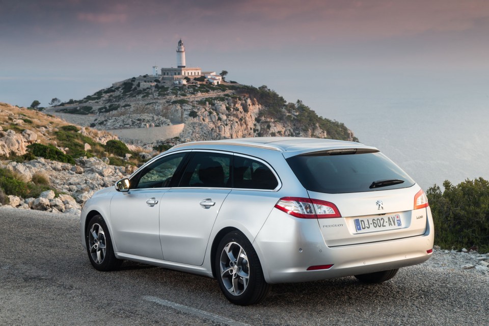 Photo officielle Peugeot 508 SW restylée Gris Aluminium - Essai