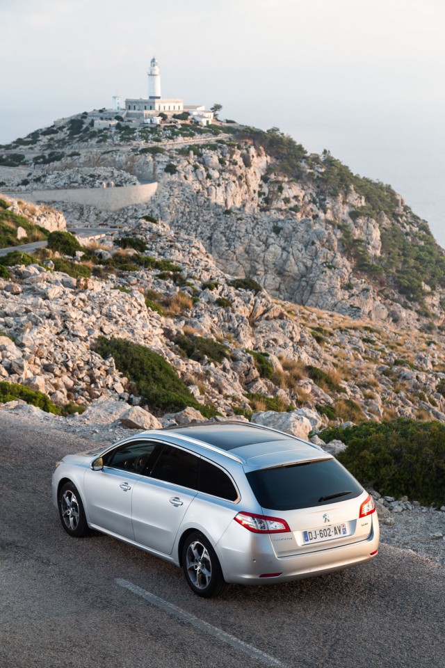 Photo officielle Peugeot 508 SW restylée Gris Aluminium - Essai