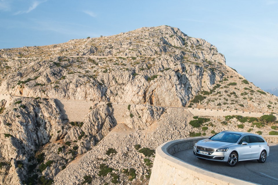 Photo officielle Peugeot 508 SW restylée Gris Aluminium - Essai