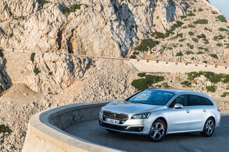 Photo officielle Peugeot 508 SW restylée Gris Aluminium - Essai