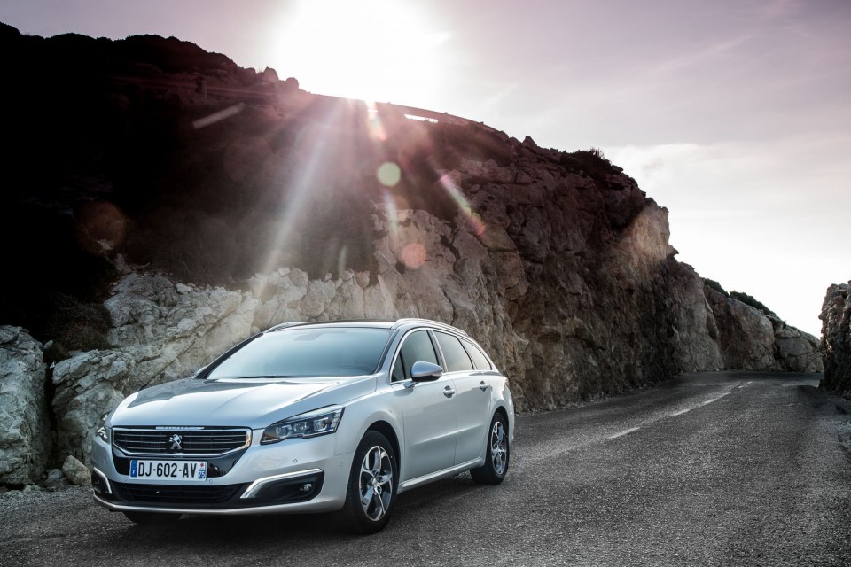 Photo officielle Peugeot 508 SW restylée Gris Aluminium - Essai
