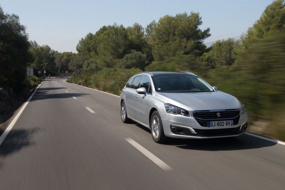 Photo officielle Peugeot 508 SW restylée Gris Aluminium - Essai