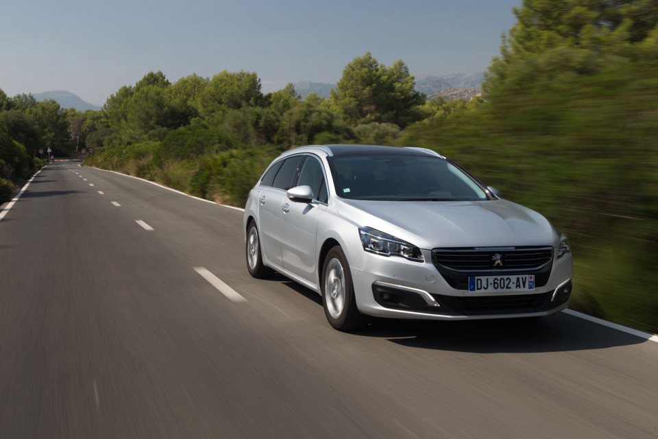 Photo officielle Peugeot 508 SW restylée Gris Aluminium - Essai